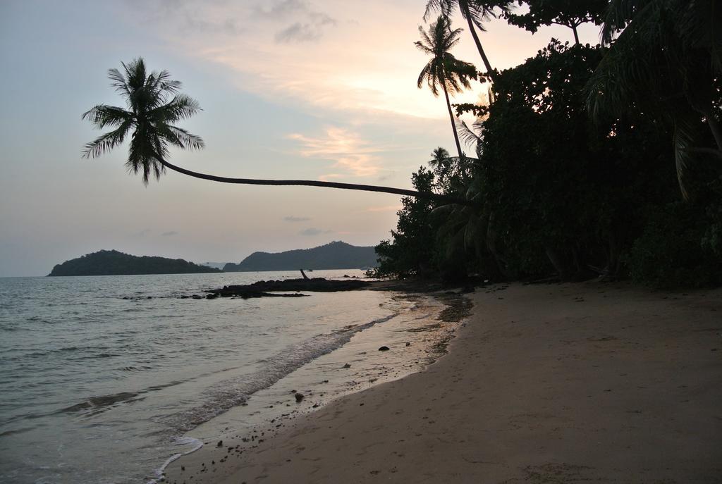 Monkey Island Resort Мак Экстерьер фото