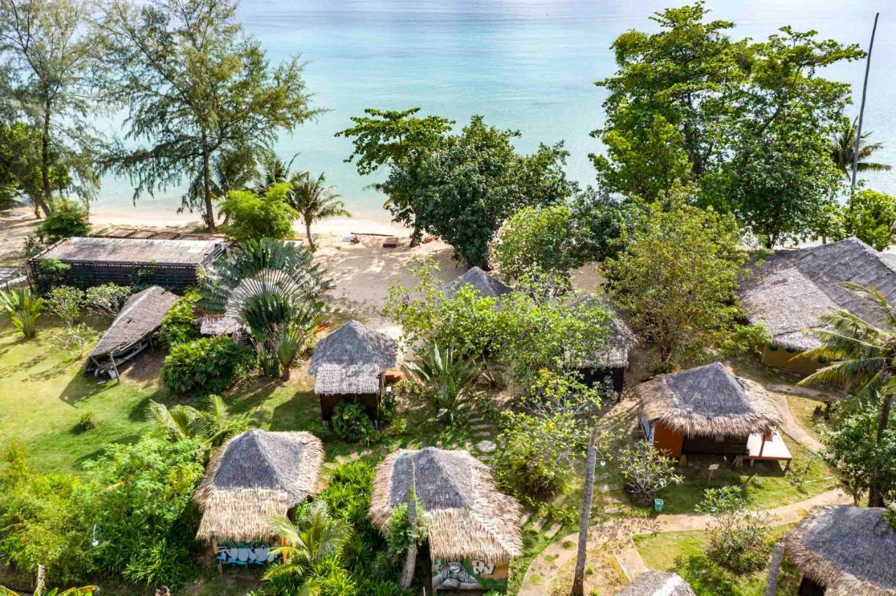 Monkey Island Resort Мак Экстерьер фото